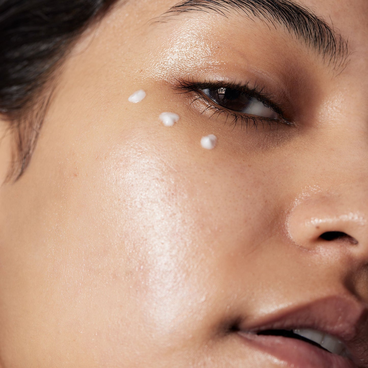 holy-hydration-eye-cream-z5 040822_Model_HH-EyeCream_116_RT1-V1_IGF_3f5819bb-8440-48d0-943c-ab2a2612d116.jpg