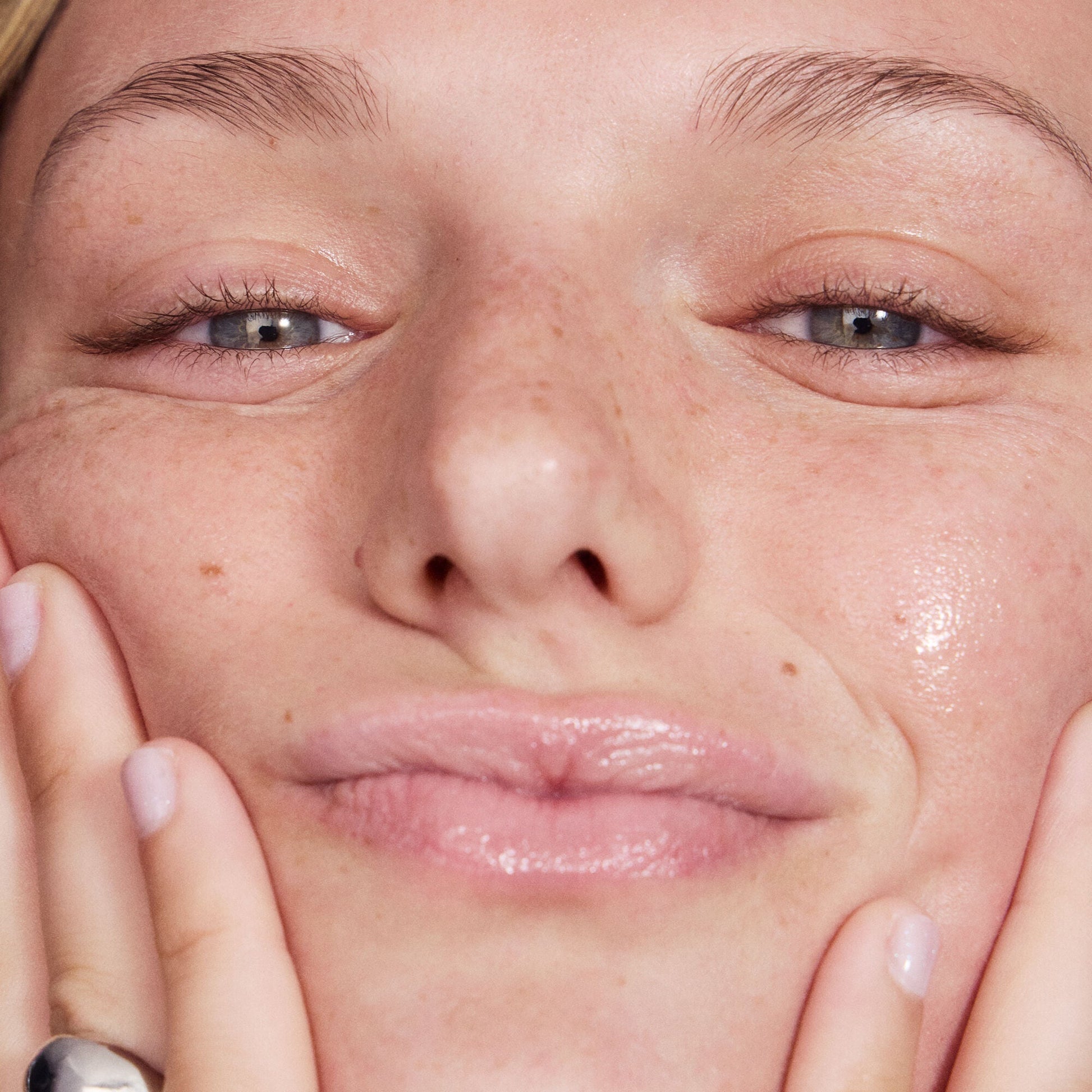 thirst-burst-pore-fecting-toner-o7 042125_SKIN_TBT_Madison_ModelApp_1086_RGB_IGF_b893cbea-7625-4cea-af34-1676ebd285ed.jpg