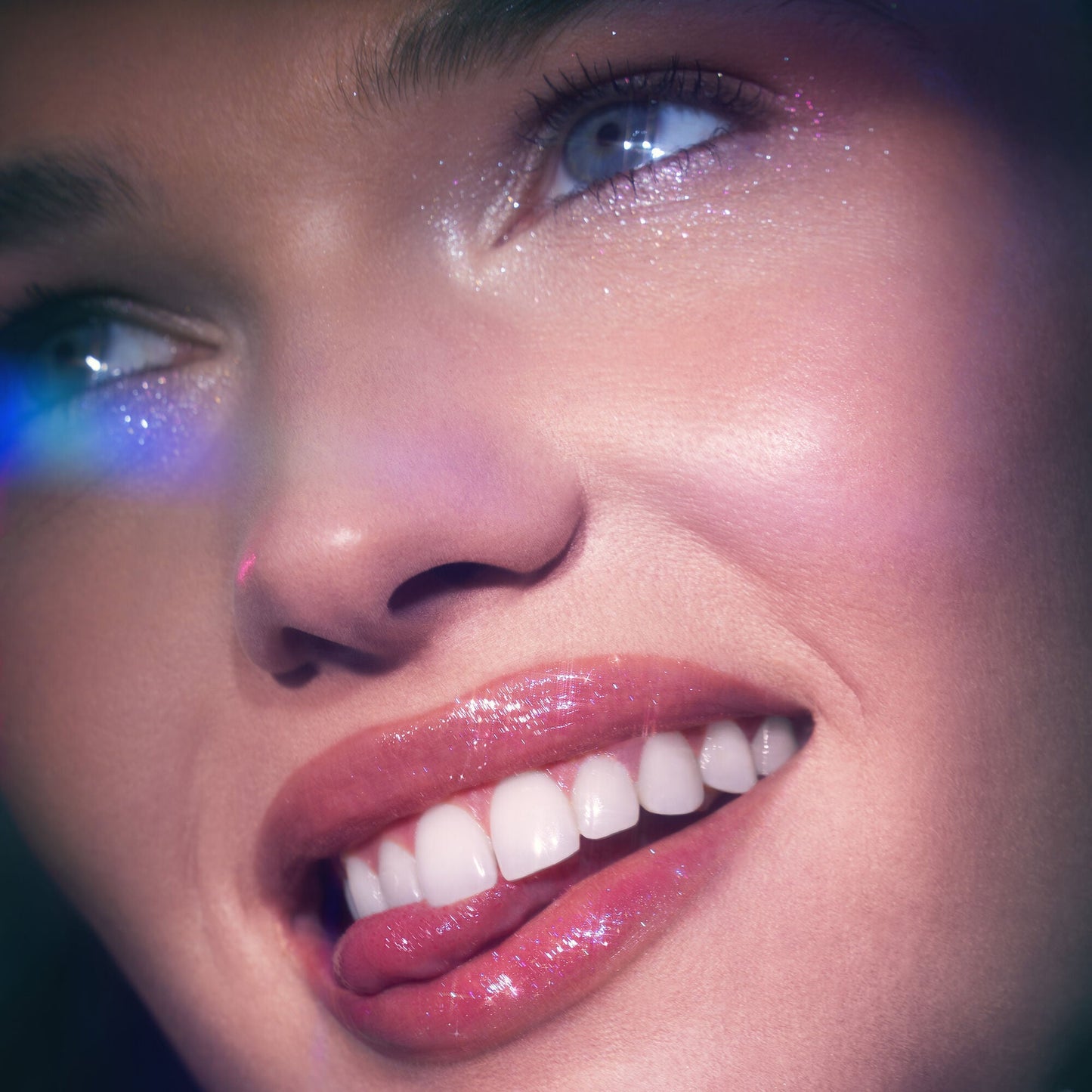 glow-reviver-lip-oil-glimmer-o9 053124_Lily_LipOil_OFace_FineAsFleck_0315_v4_RGB_IGF.jpg