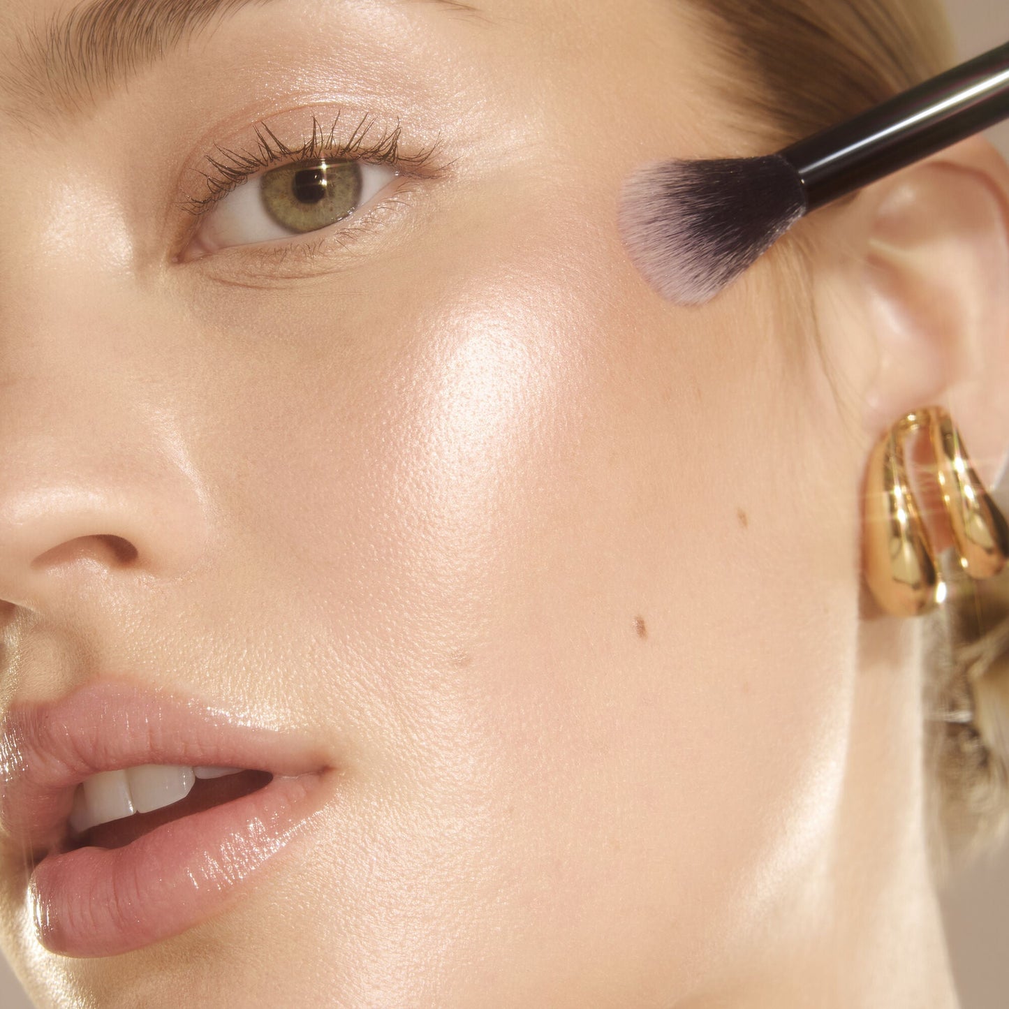 high-points-highlighter-brush-j4 060325_Genevieve_HGPH_Brush_2467_v2_RGB_IGF.jpg