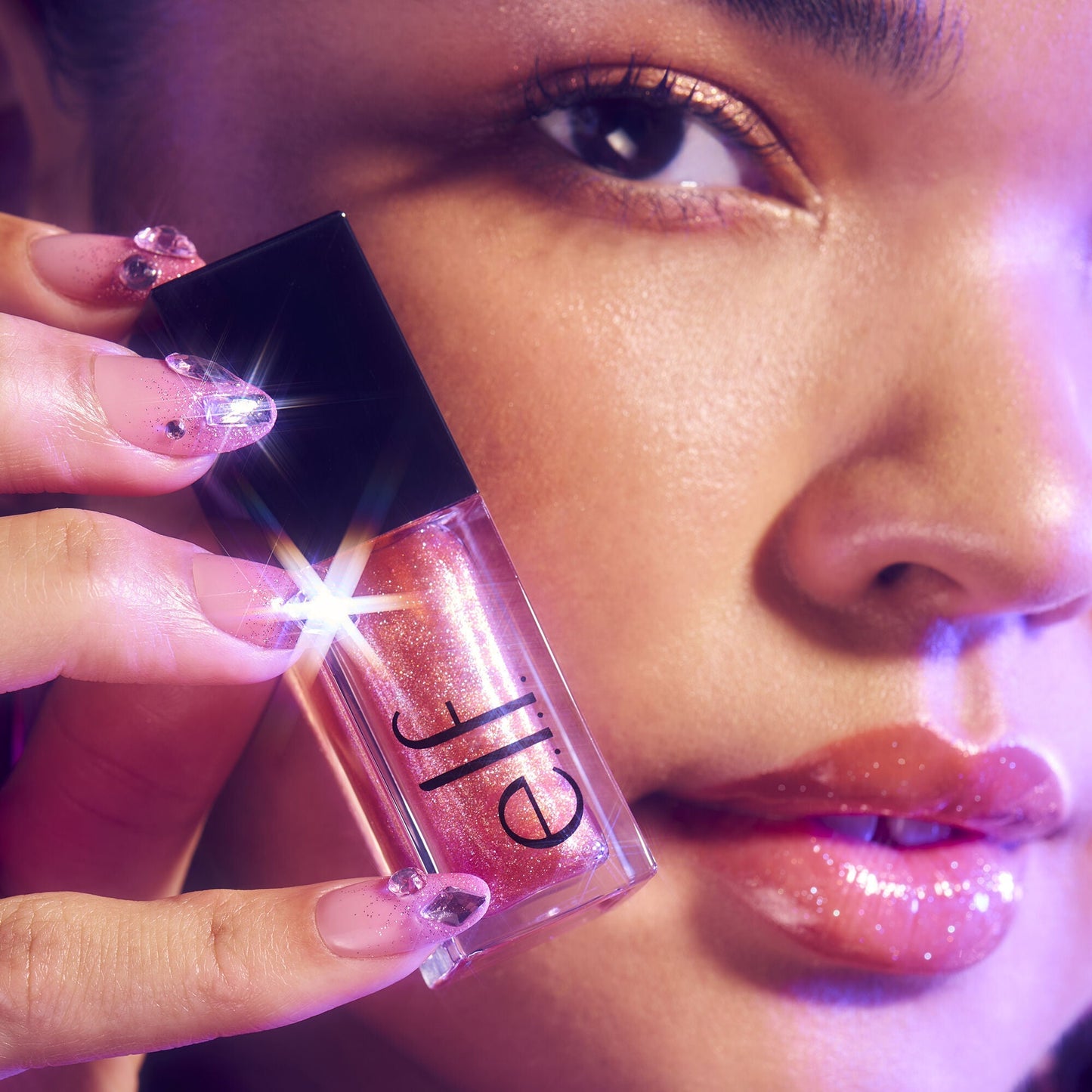 glow-reviver-plumping-lip-oil-r6 072225_Breanna_LipPlump_0391_2000x2000_0613e084-a418-44f9-b40d-c461b7a4b6db.jpg