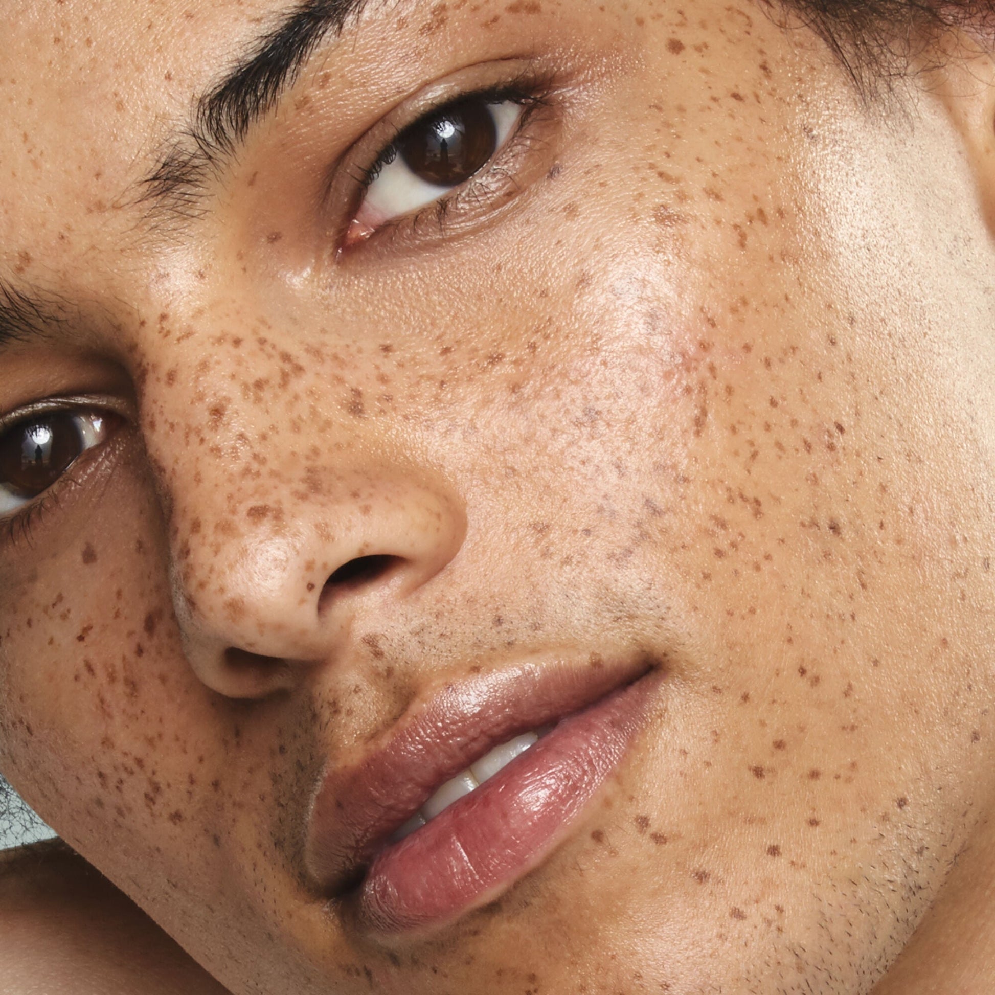 holy-hydration-face-cream-spf-30-h2 11112019_012021_Danny_HHydrationApp_044_IGF.jpg