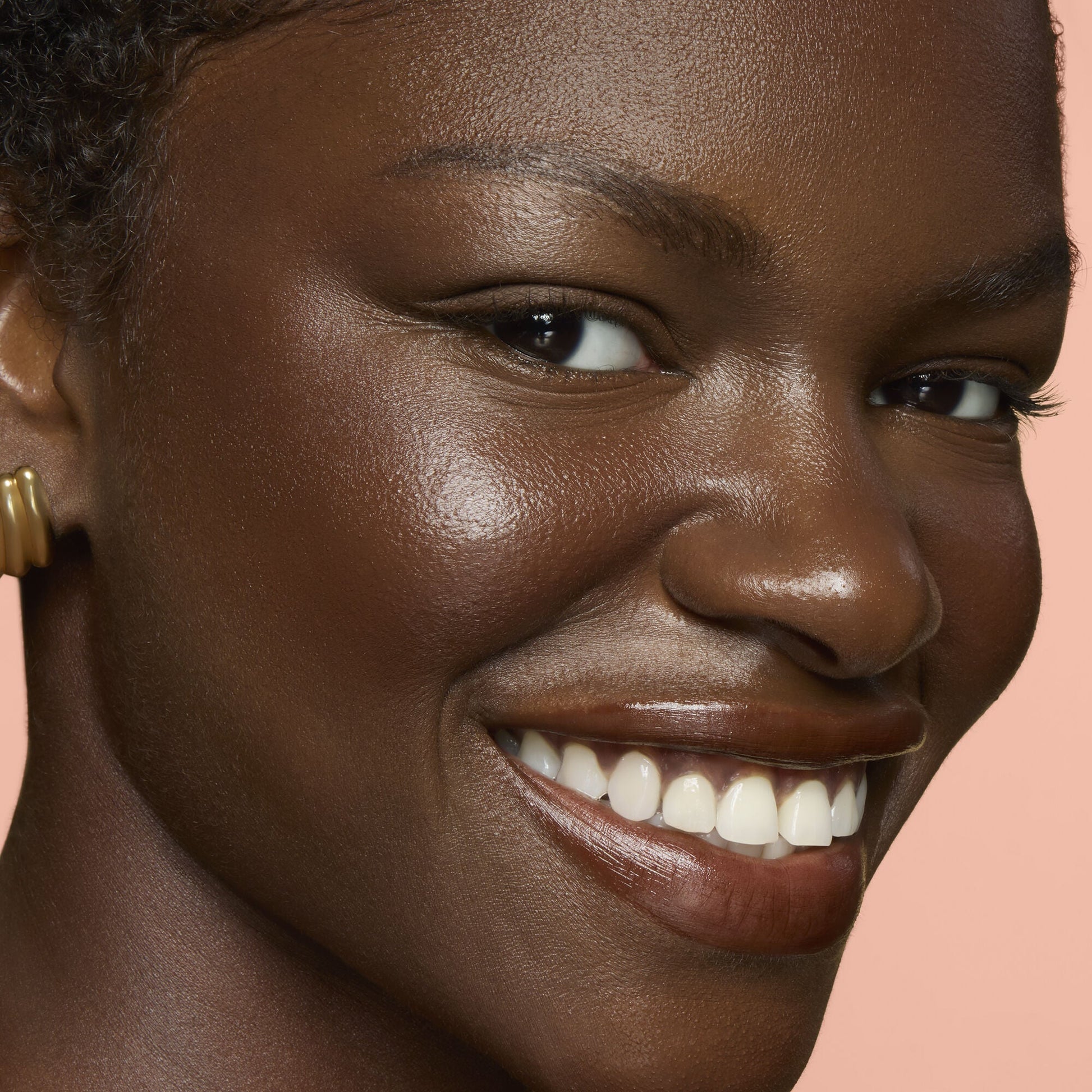 soft-glam-cream-bronzer-v2 82392_SOFT_GLAM_CREAM_BRONZER_STICK_DEEP_RICH_Annissia_0046_V4_912a498c-4101-4d82-9219-c530b3163a59.jpg